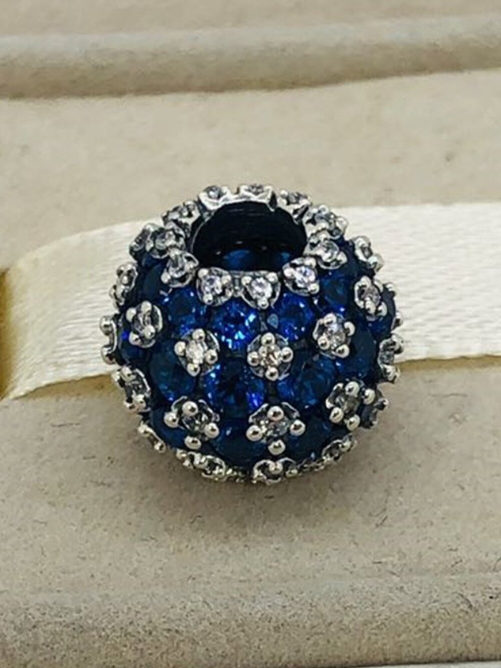 ✨✨4*Pandora Sparkling Pavé Round Blue Charm